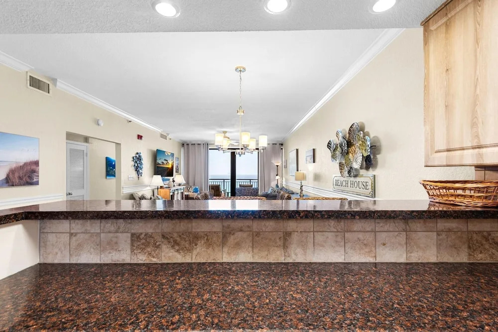Navarre Towers 1202 - The Penthouse Pearl