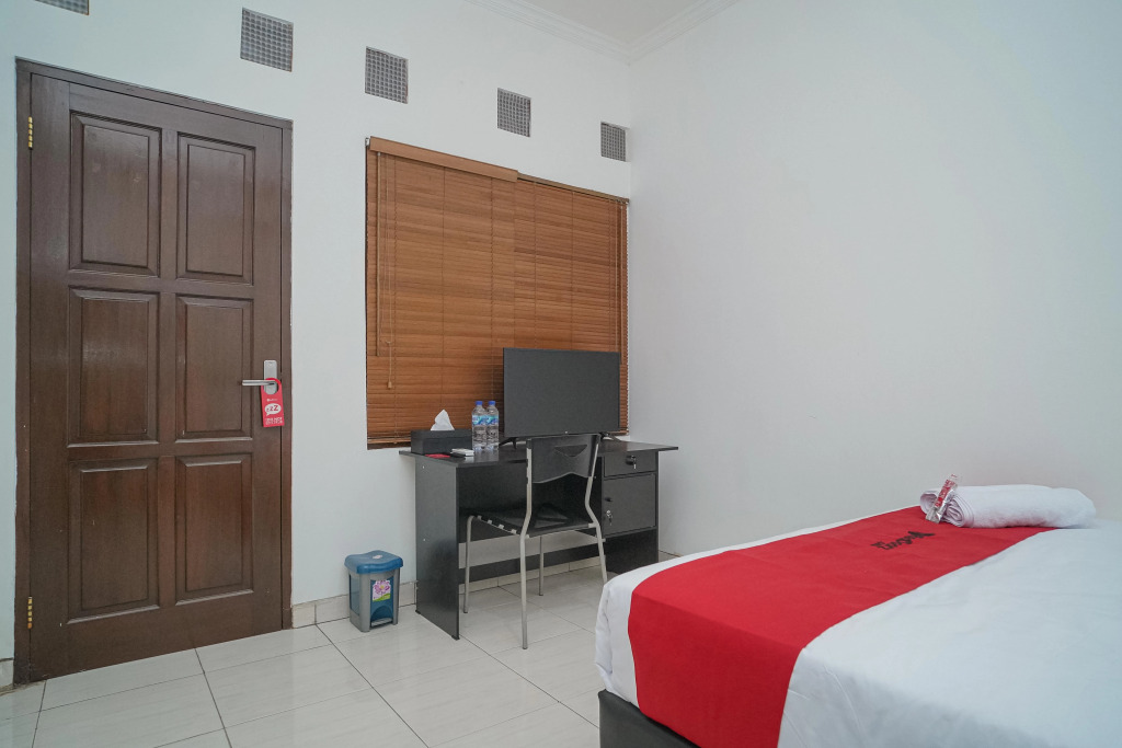 RedDoorz near RS Patria IKKT