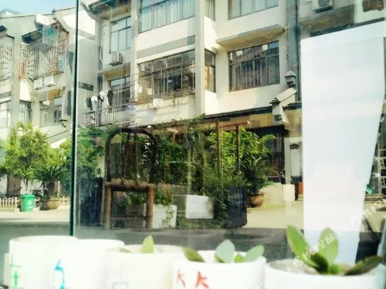 The One Youth Hostel