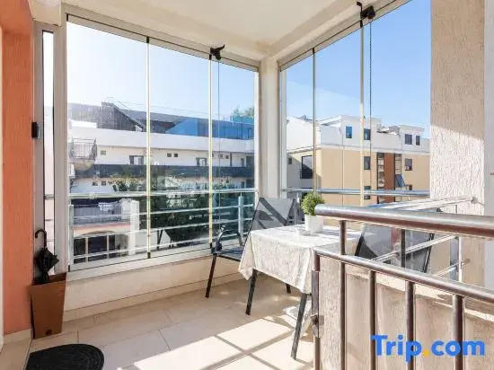 Modern Seaside Apartment With Balcony - Erika