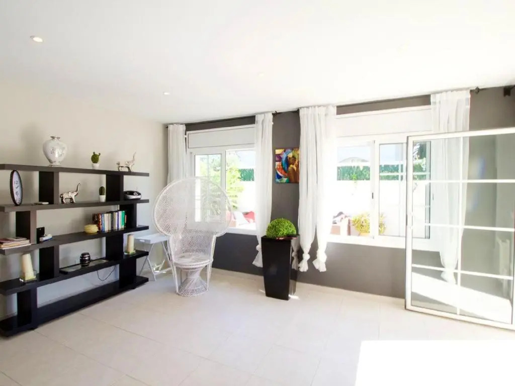 3 bedrooms villa with private pool and enclosed garden at Empuriabrava