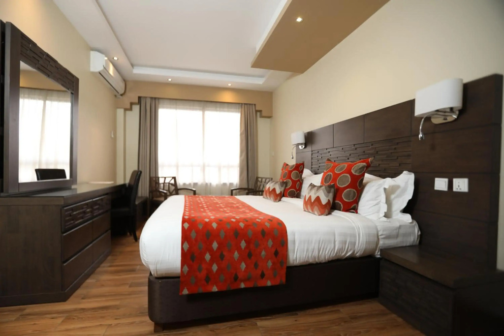 Bidwood Suite Hotel, Opposite Sarit Centre