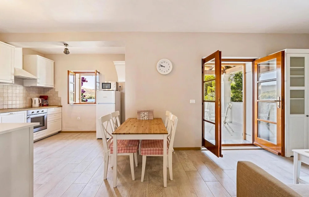 Awesome Apartment in Zaboric With 2 Bedrooms and Wifi