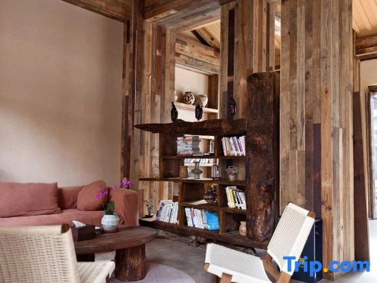 There are guest houses in Tianshui Ancient City