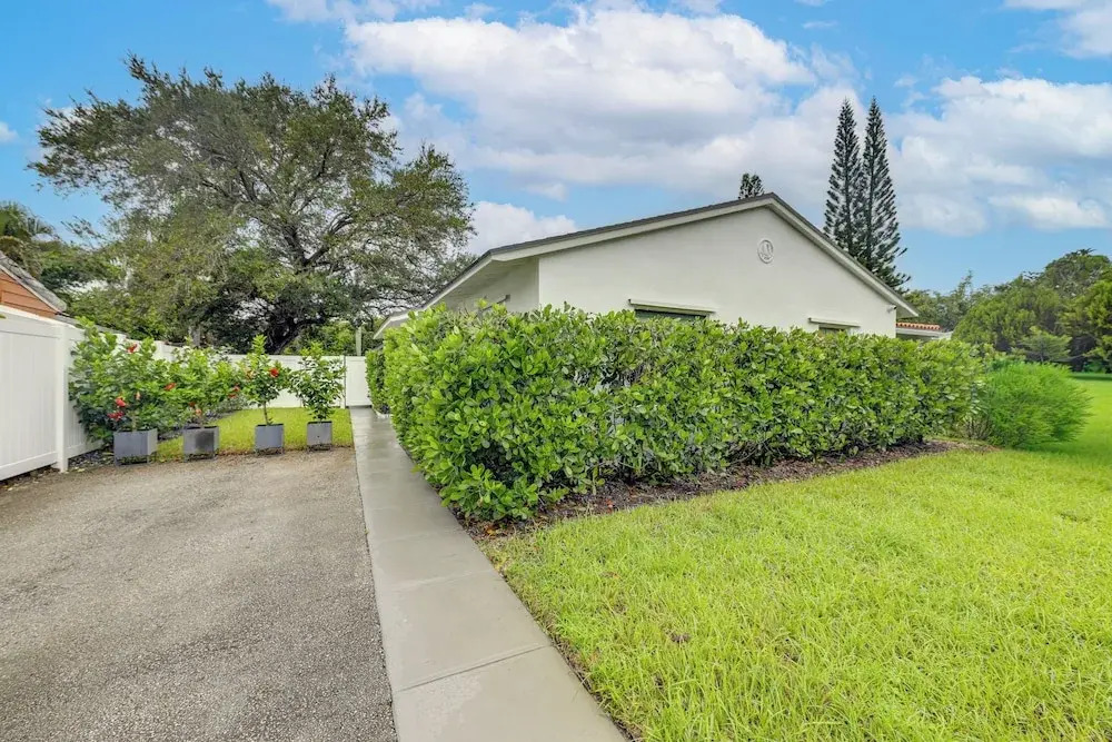 'the Peacock Bungalow' Near Fort Lauderdale Beach!