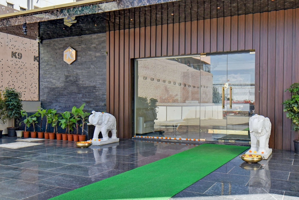 Palette Hotel Chakan K9