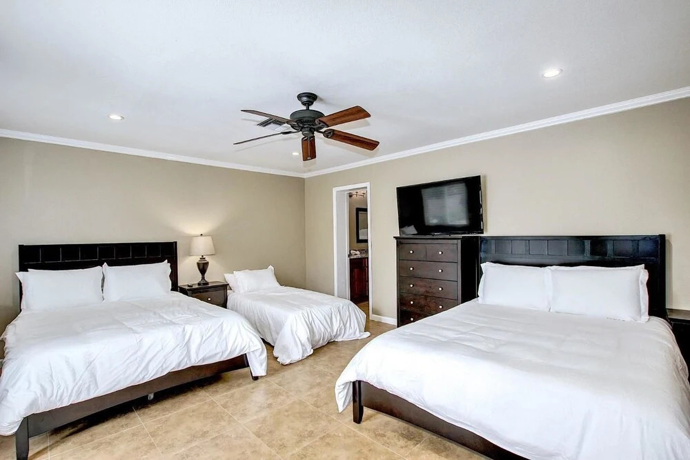 SLS Verde - Luxury Estate with FREE Heated Pool, Spa, Pool Table & Muc