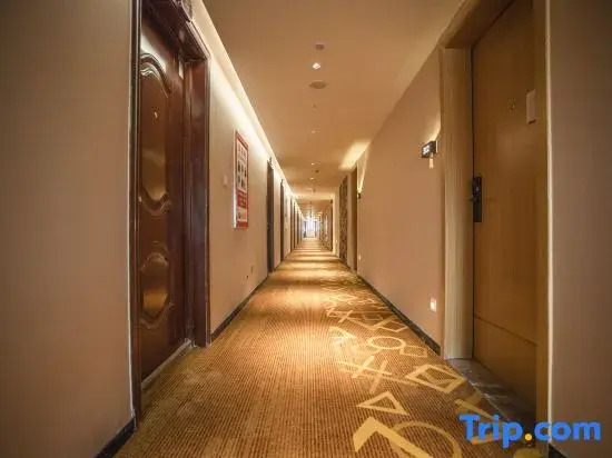 iu hotel（Jinyang passenger terminal, south-west Trade City, Guiyang）