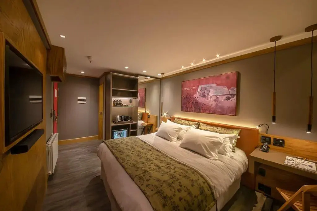 Wood Hotel