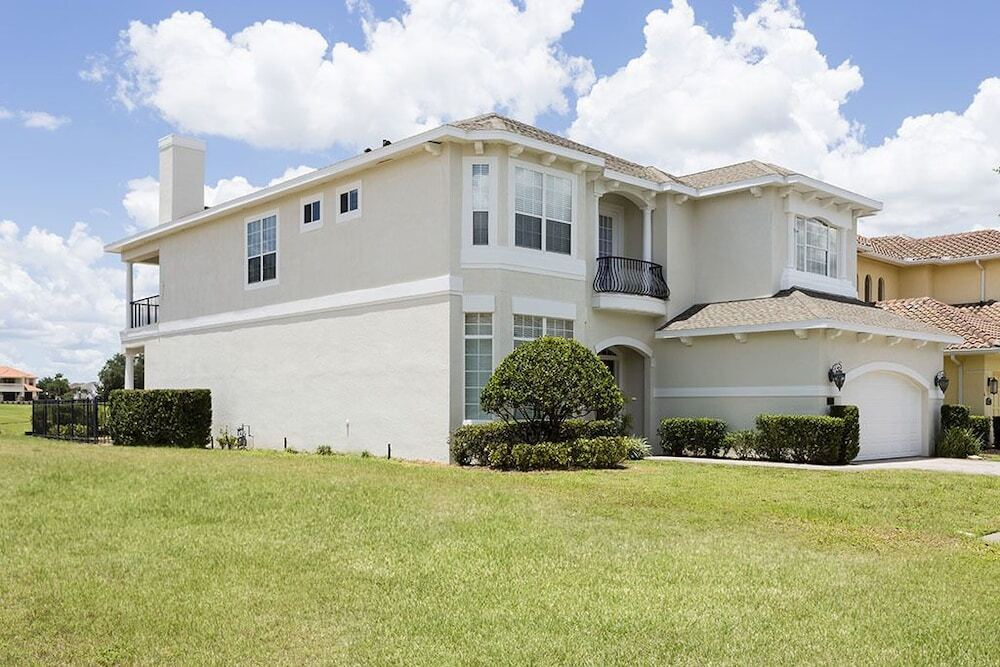 Terrific 5 bed home with a cinima & pool