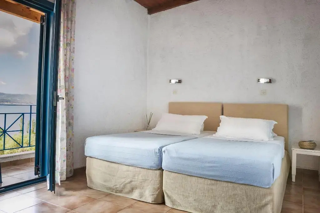 Metaxatos Apartments