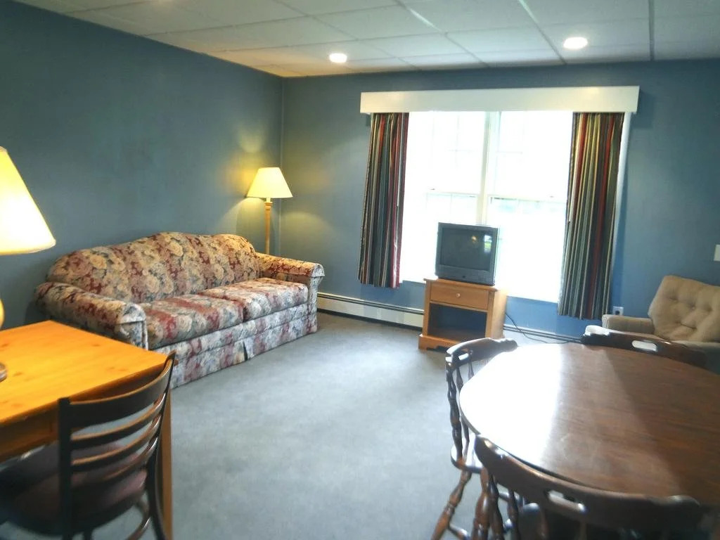 Colonial Valley Motel