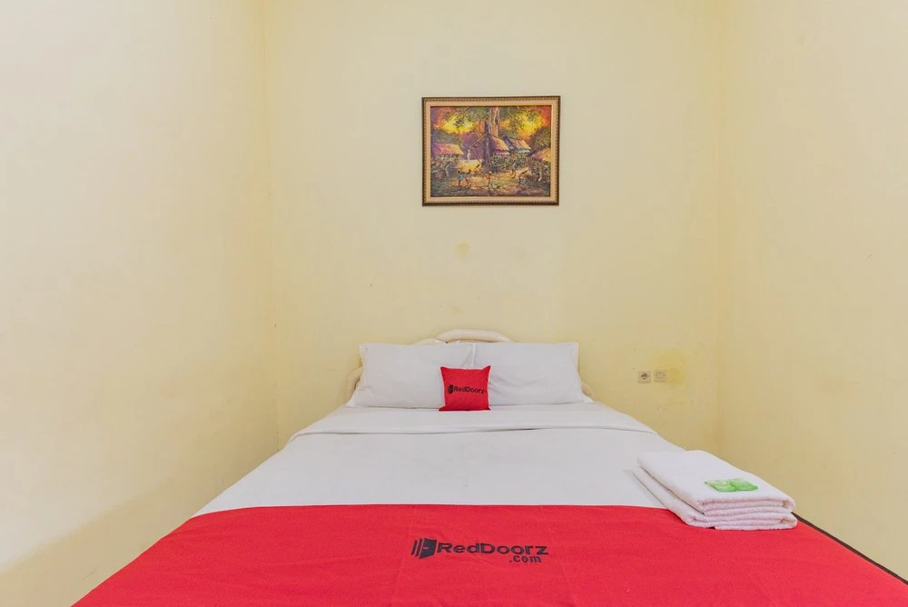RedDoorz @ Kings Hotel near CSB Mall