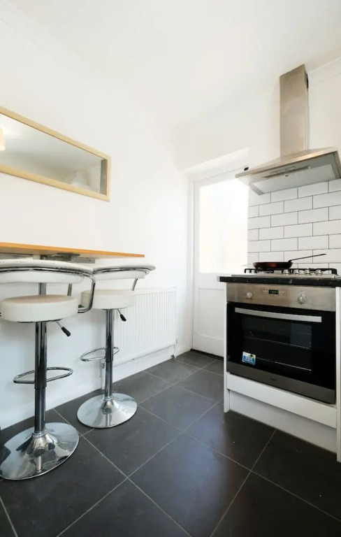 Beautiful, Bright and Spacious Flat for 4