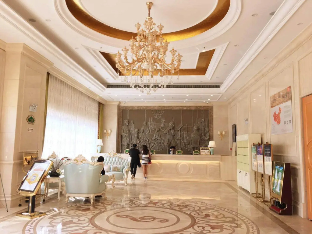 Vienna International Hotel (Wuhan East Railway Station Huanglongshan Metro Station)