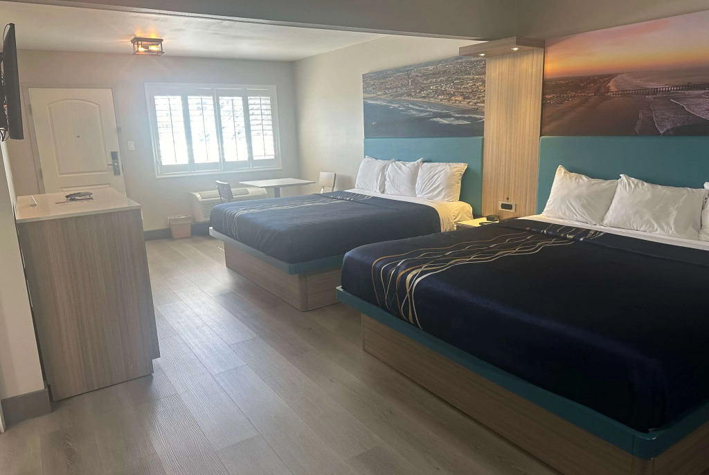 Super 8 by Wyndham Oceanside Downtown