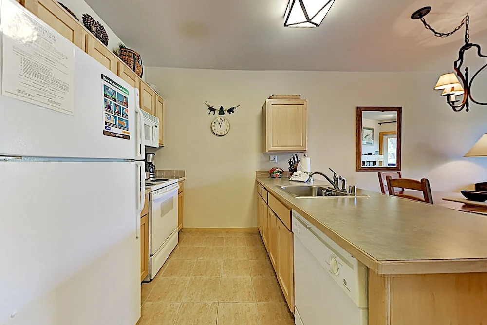 444jspgs 1 Bedroom Condo