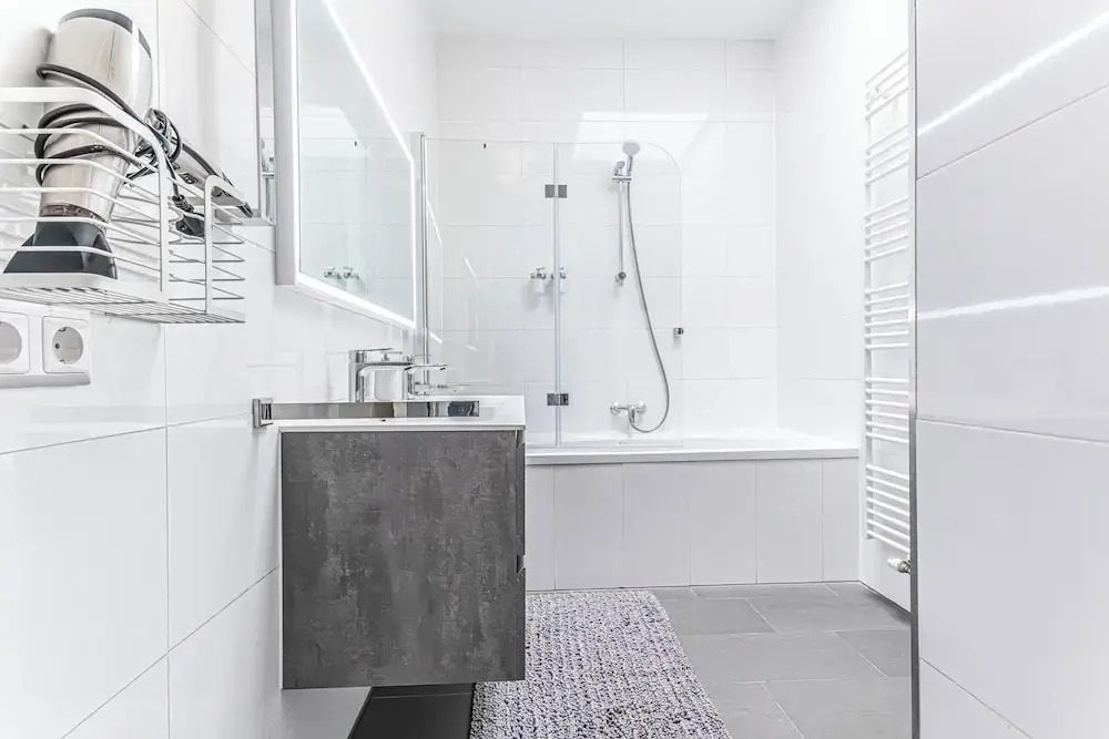 Luxury AC Balcony Apartment City Center