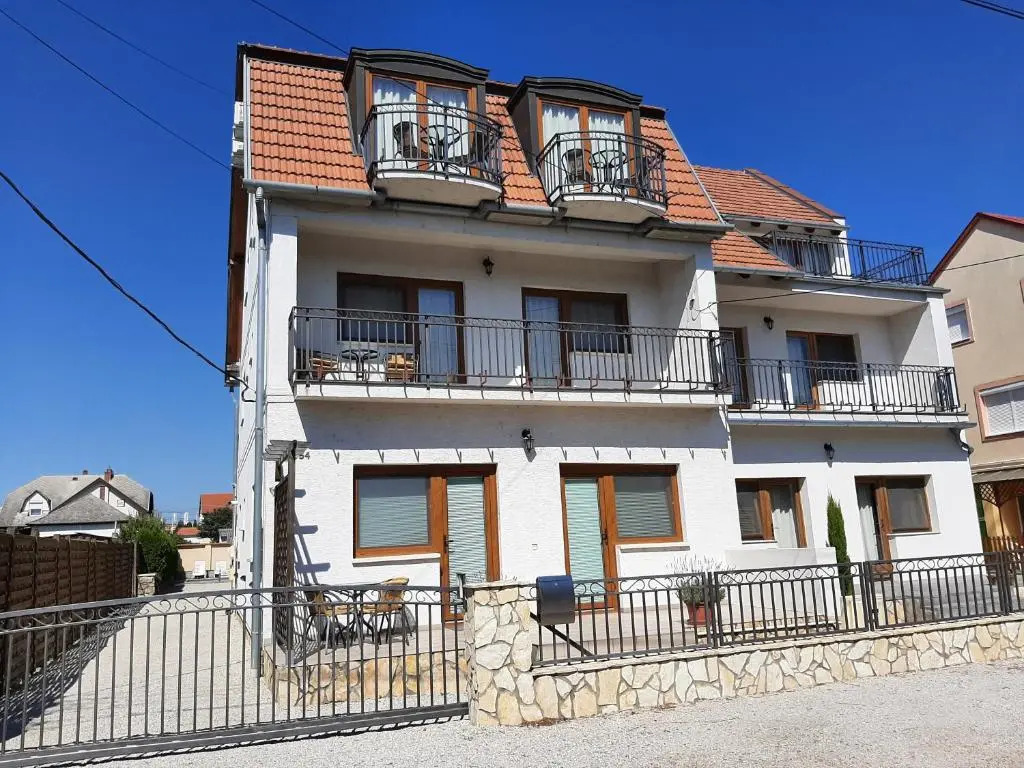 Família Apartmanház