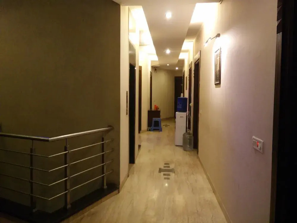 FabHotel Phoenix Hospitality - Nr DLF Cyber Hub & Metro, Gurugram