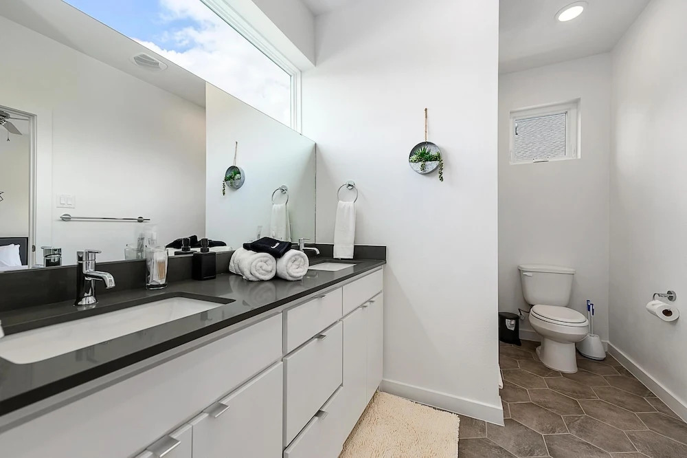 JURNY - Bishop Arts District - 2 Bedroom Apartments