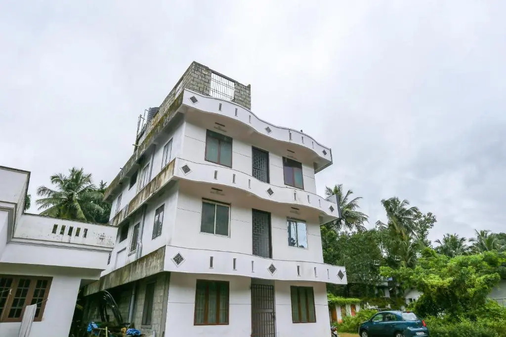 SPOT ON Thozhupaadan Residency