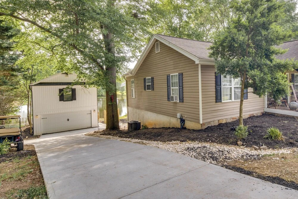 Peaceful Waterfront Studio 16 Mi to Greenville!