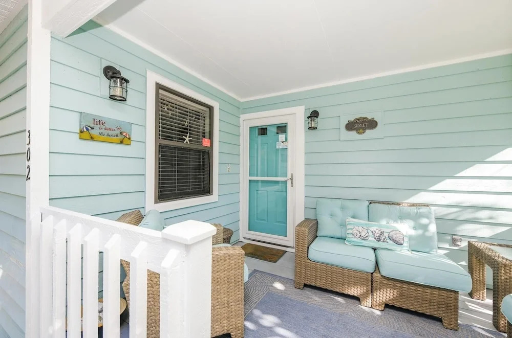 Sunset Beach 2 Bedroom Villa by RedAwning