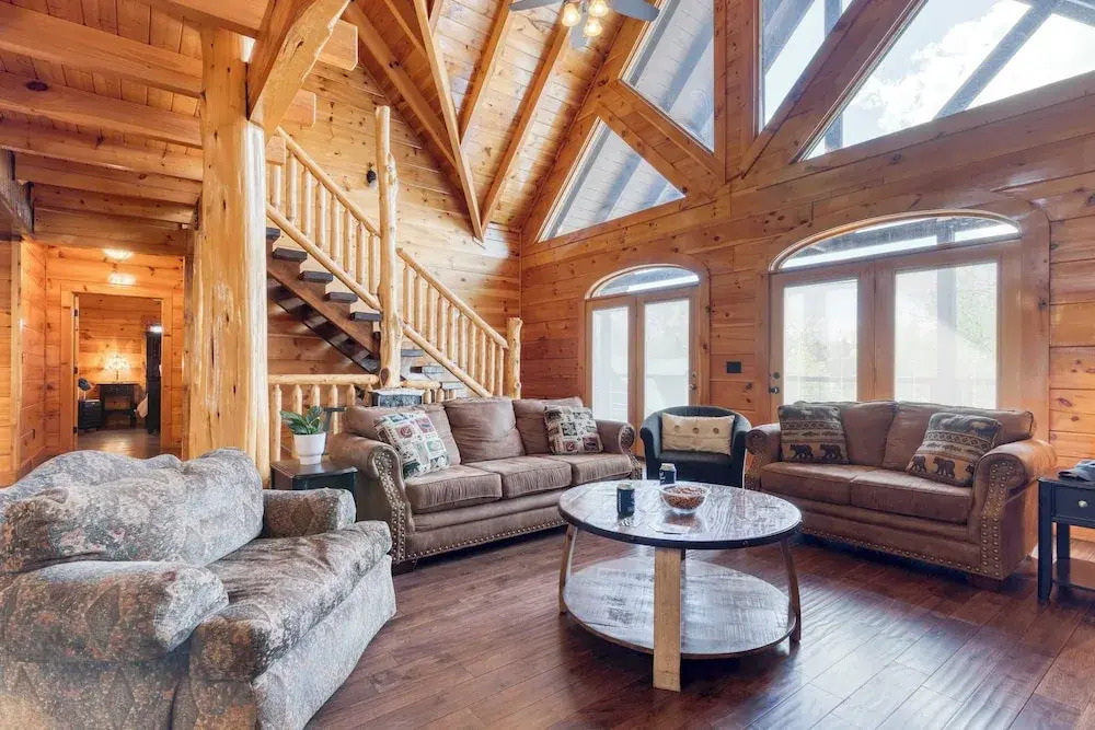 Alpine Mountain Lodge by Avantstay Sleeps 19 Luxury Cabin Game Room, Hot Tub Dollywood