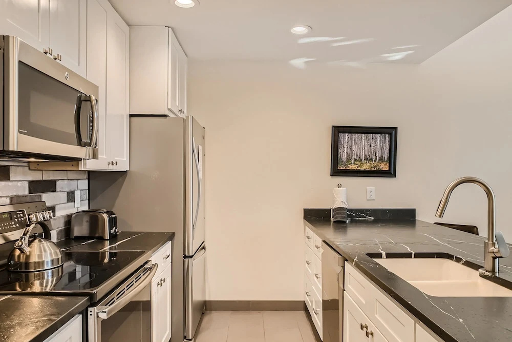 2084 The Pines 3 Bedroom Condo by RedAwning