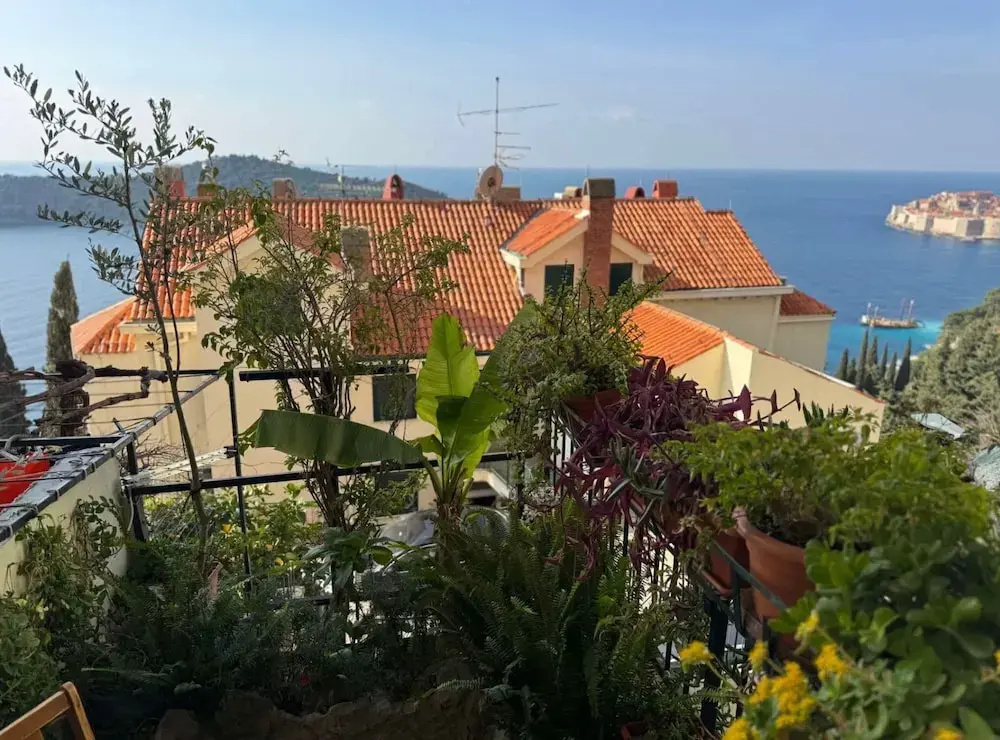 Charming Apartment With Terrace and Old Town View