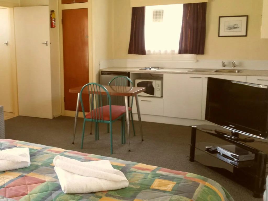 Lantern Court Motel