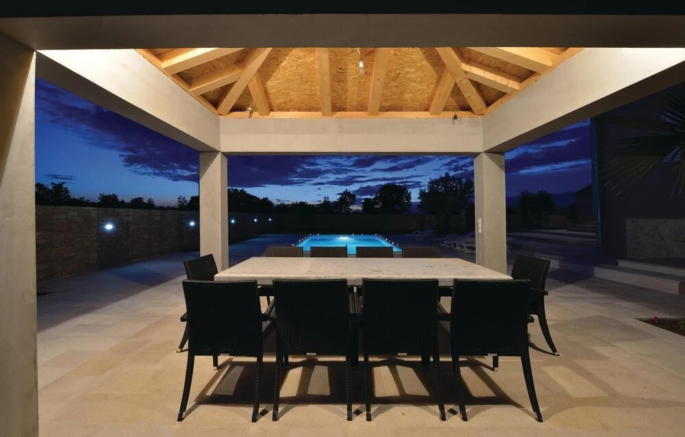 Beautiful Home in Pridraga With Wifi and 5 Bedrooms