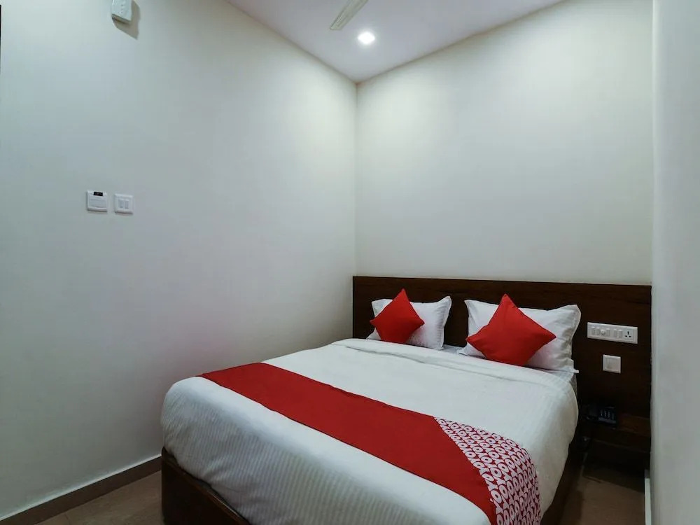 Oyo 12681 Blue Moon Inn