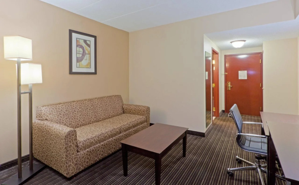 Holiday Inn Express Suites Charleston, An Ihg Hotel