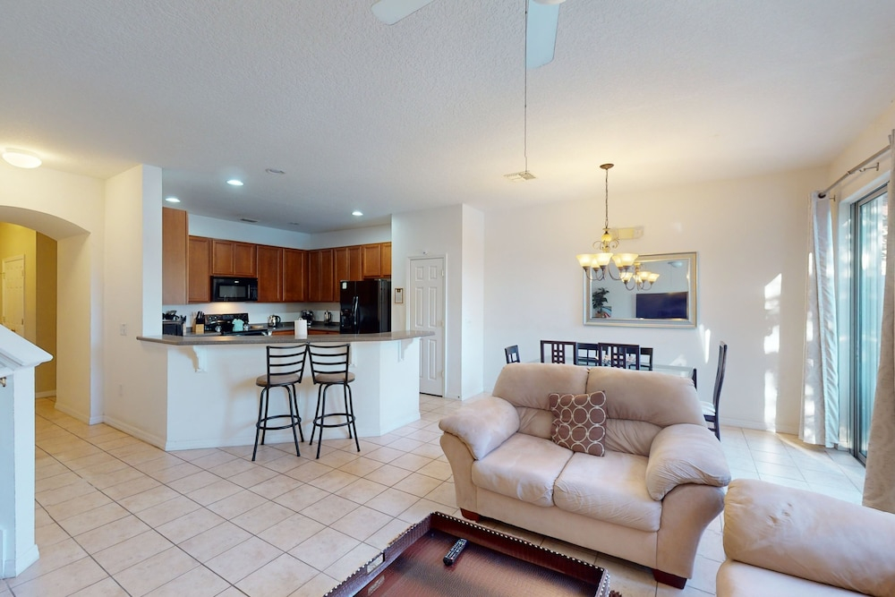 Dog-friendly Home With Shared Pool, Wifi, Central AC, and Private Washer/dryer