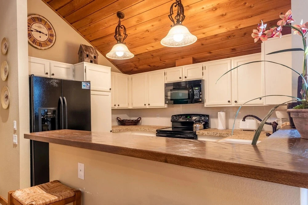 Sunburst Condominiums 2726 By Redawning