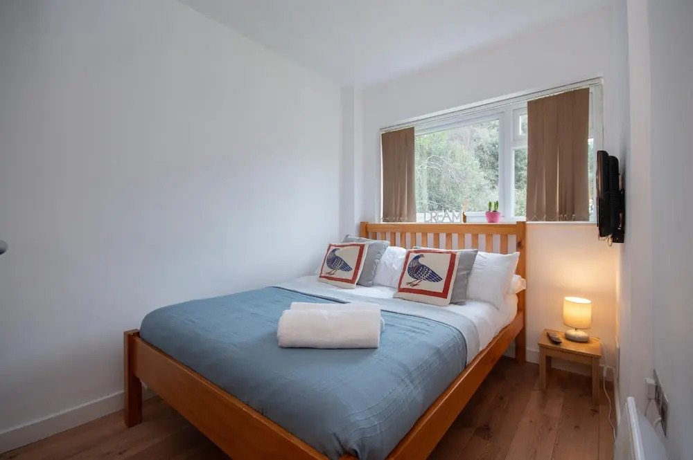 Fairwinds in Poole With 2 Bedrooms and 1 Bathrooms