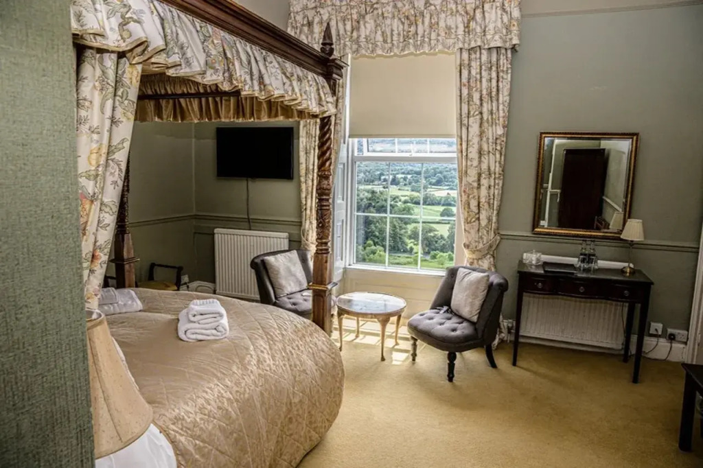 The Manor Hotel