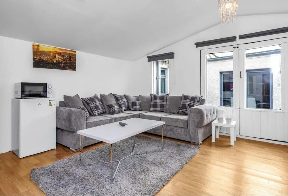 Private Near Royal Infirmary Hospital Airport Free Moet AND Parking Breakfast