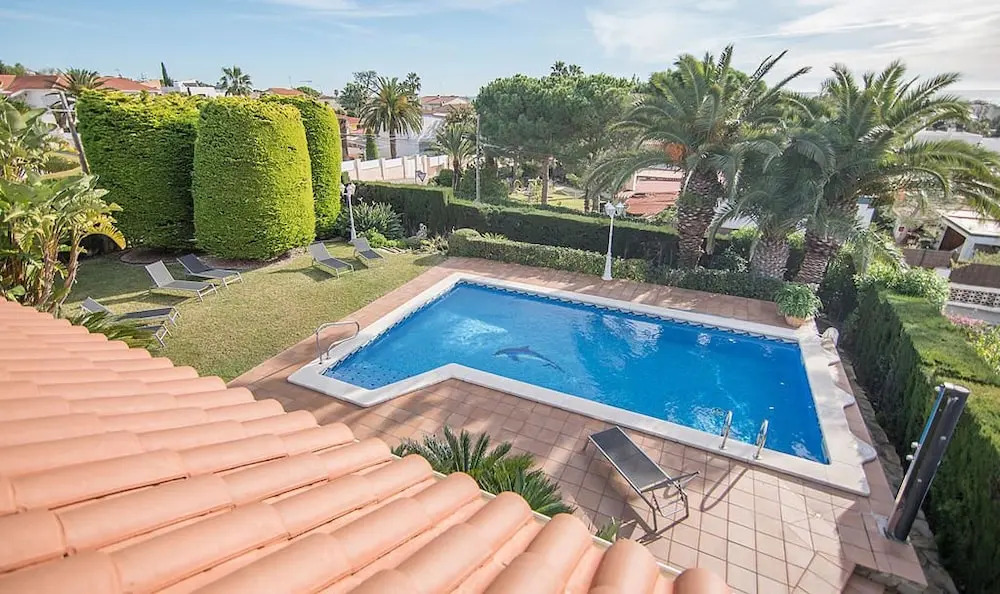Gallery Villa 650M from the Beach (R81)