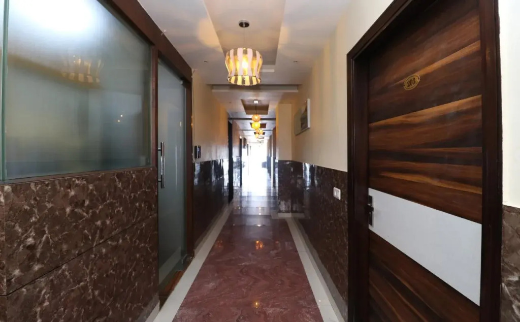 Hotel V2v by OYO Rooms