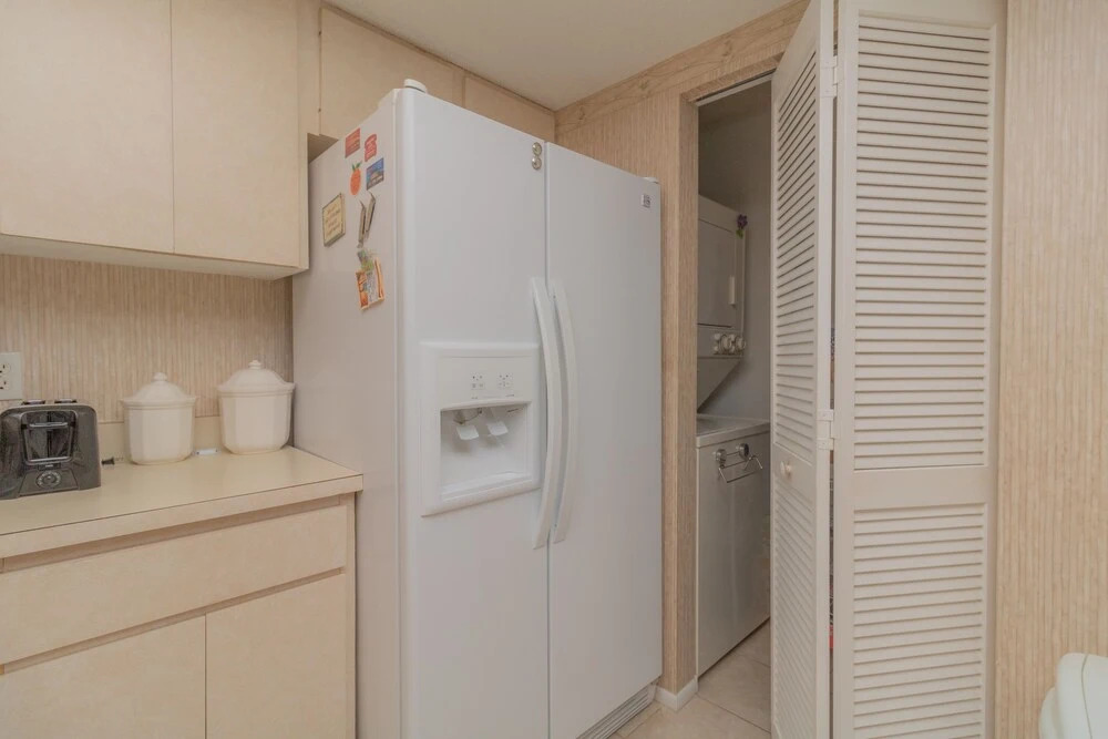 2 Bedroom With Community Pool Close To The Beaches 2 Condo by Redawning