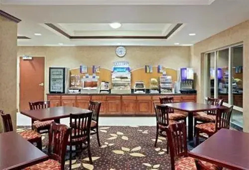 Holiday Inn Express Hotel & Suites Sandpoint North