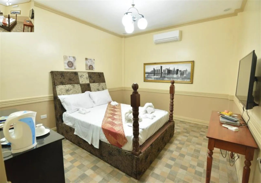 Roz And Angelique's Inn & Suites