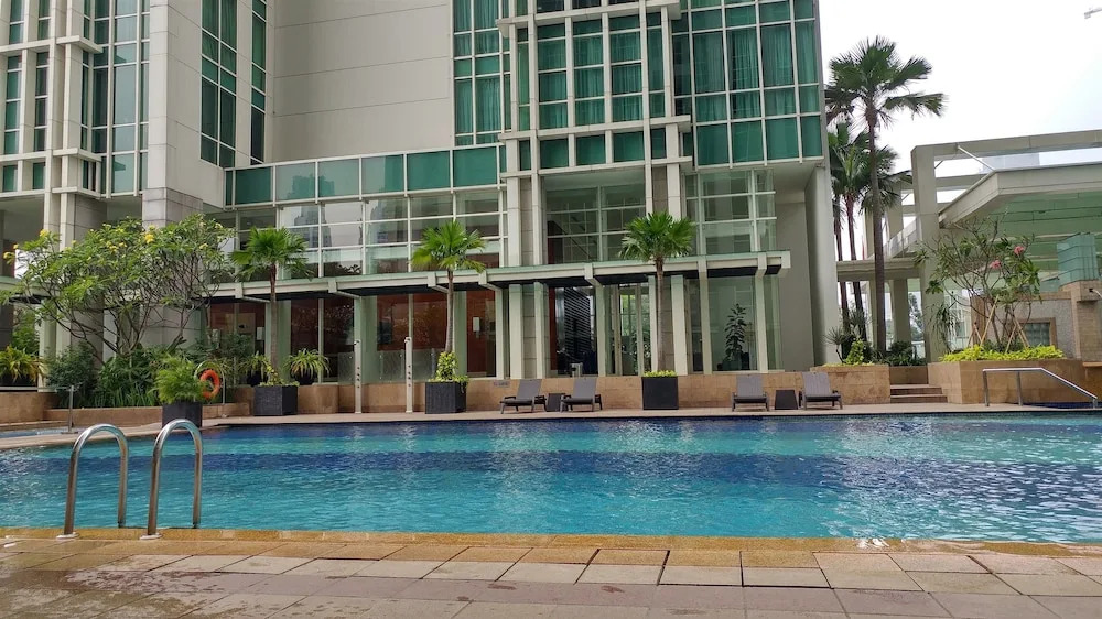 2 Bedroom Luxury The Peak Apartment By Travelio