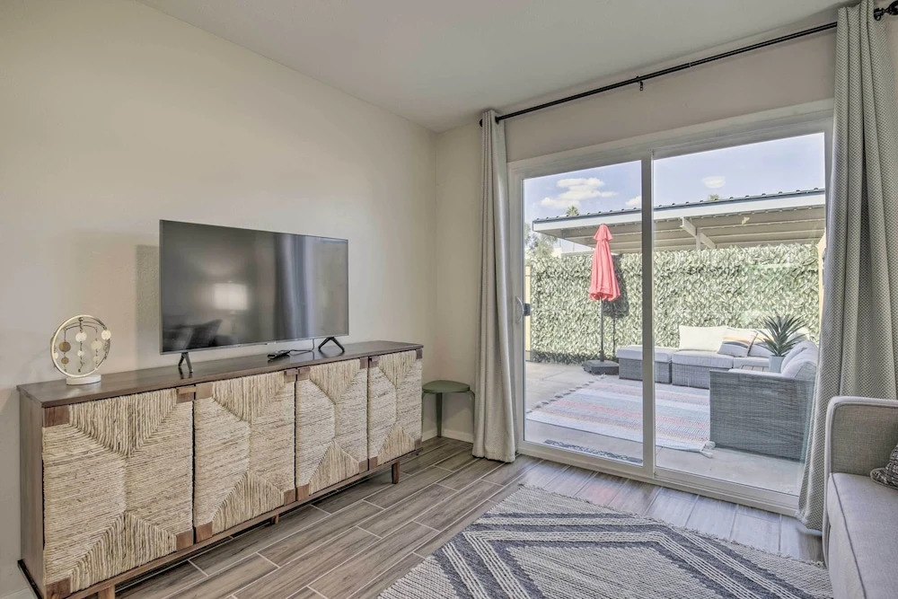 Walk to Old Town Scottsdale: Apartment w/ Patio!