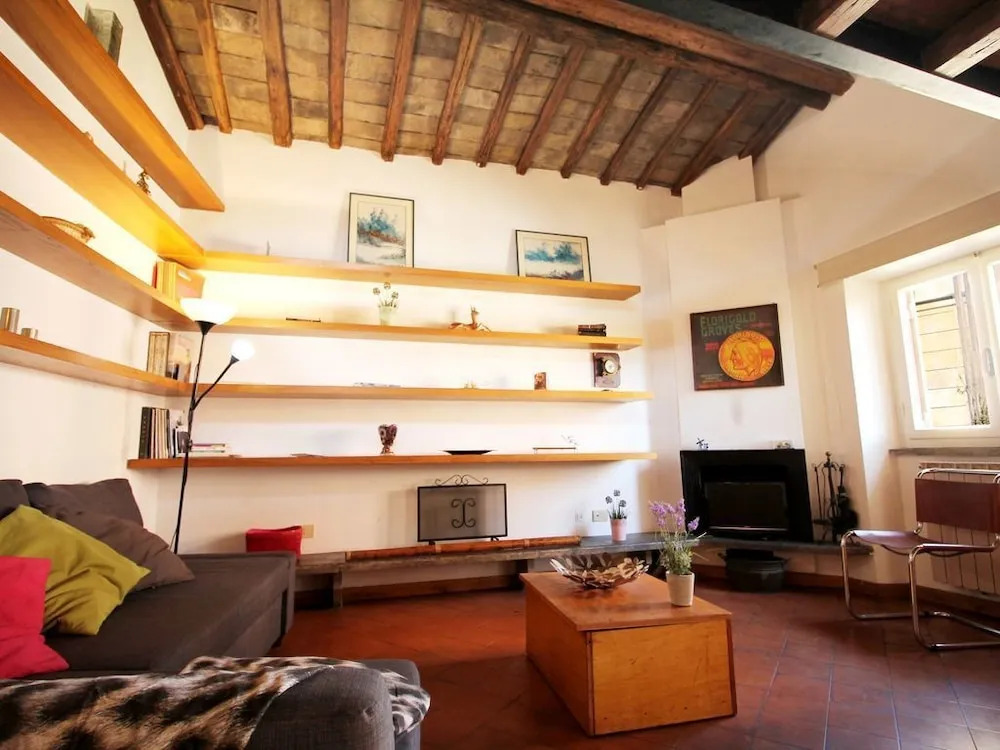 Charming Bright Penthouse in Trastevere
