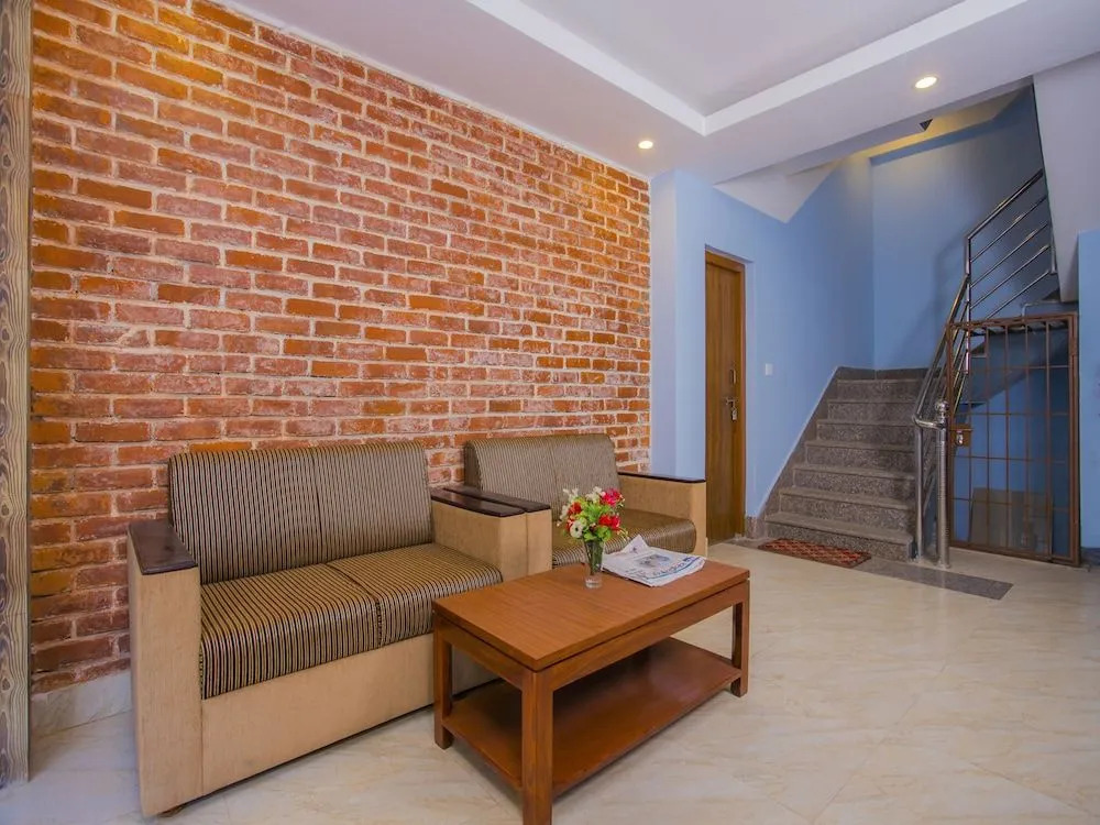 OYO 273 Hotel Rara Palace