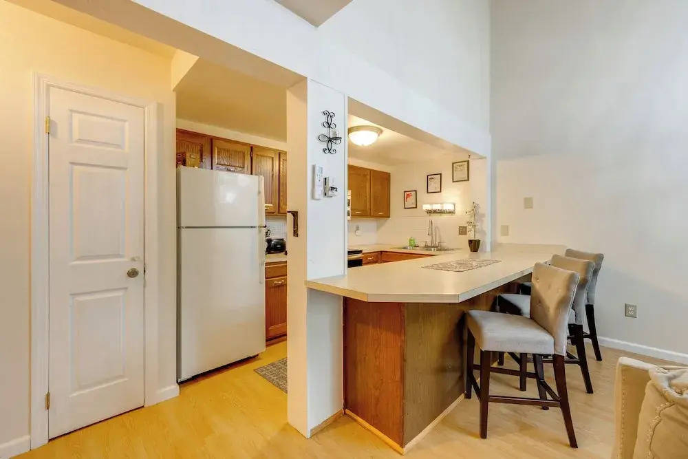 Near Skiing & Lakes: Contemporary Poconos Townhome